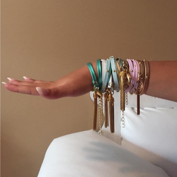 ARTISAN LAVENDER LEATHER TRIPLE WRAP BRACELET TASSEL STUDS 18K GP HARDWARE - Picture 6 of 6